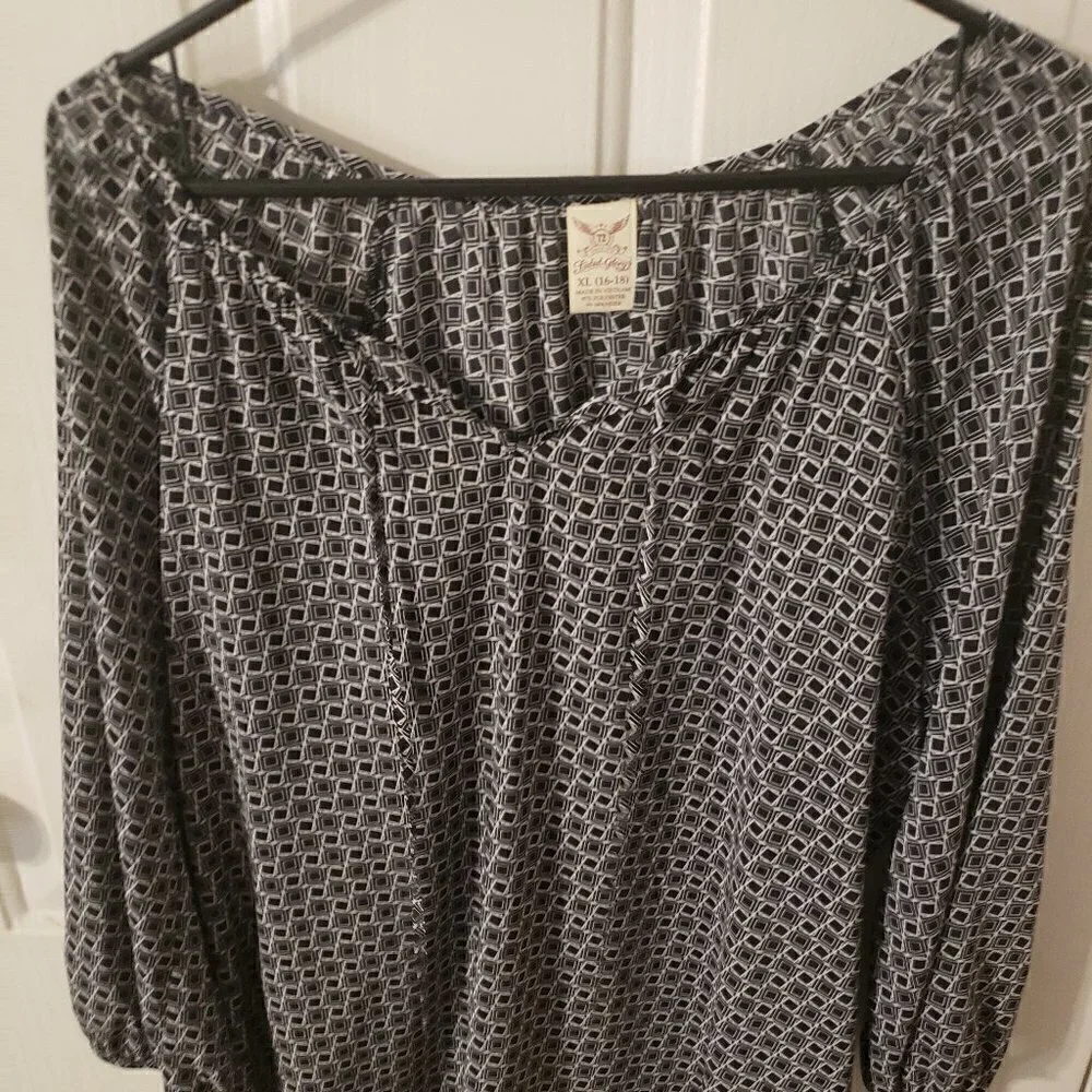FADED Glory Black and White Sheer Blouse - Picture 1 of 2